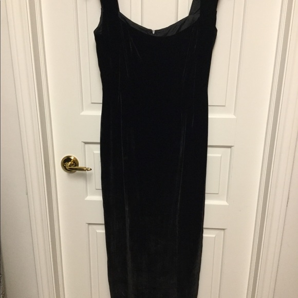 Stunning Velvet Evening Gown by Ron et Normand Additional photos and info - Picture 3 of 5